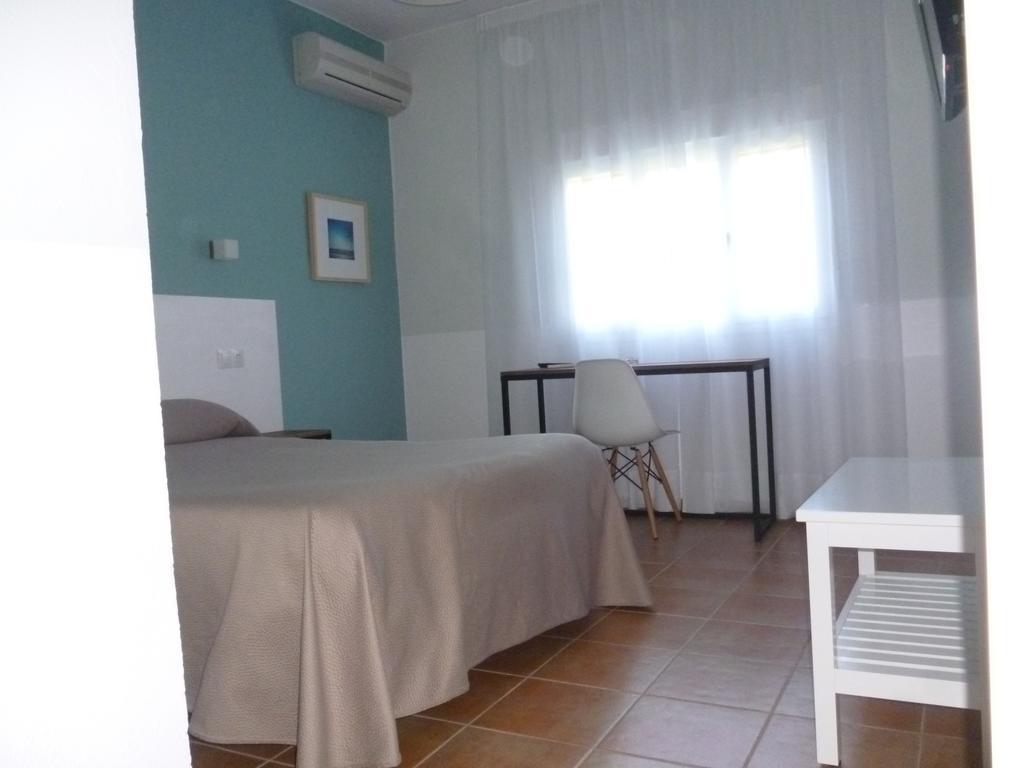 Hostal Las Cumbres Коніль-де-ла-Фронтера Екстер'єр фото