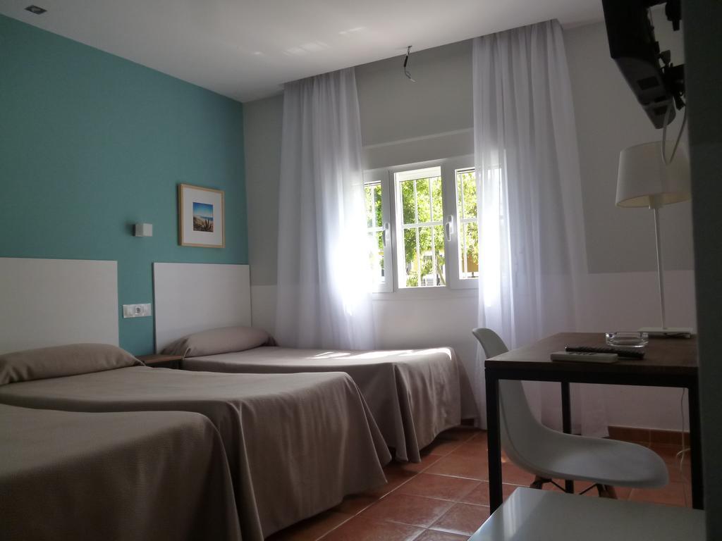 Hostal Las Cumbres Коніль-де-ла-Фронтера Екстер'єр фото