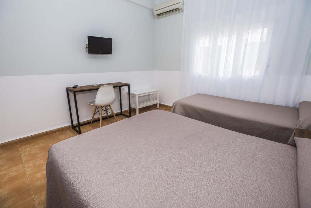 Hostal Las Cumbres Коніль-де-ла-Фронтера Екстер'єр фото