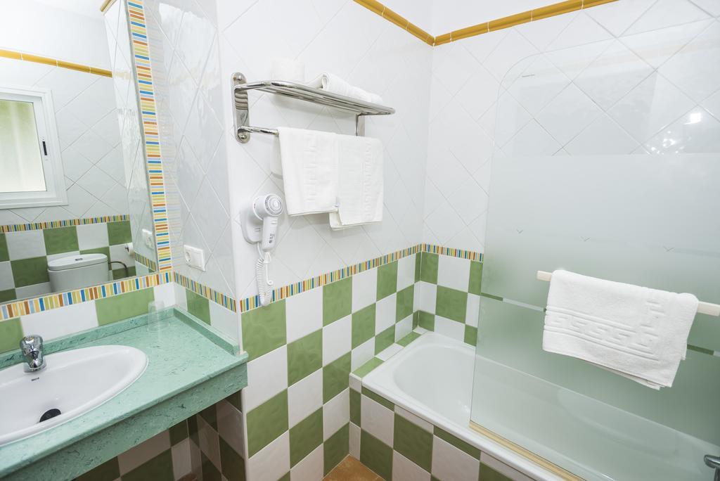 Hostal Las Cumbres Коніль-де-ла-Фронтера Екстер'єр фото