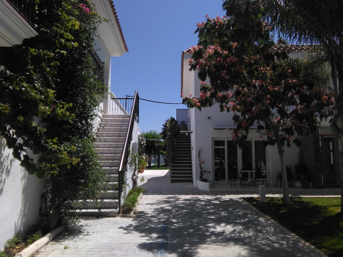Hostal Las Cumbres Коніль-де-ла-Фронтера Екстер'єр фото